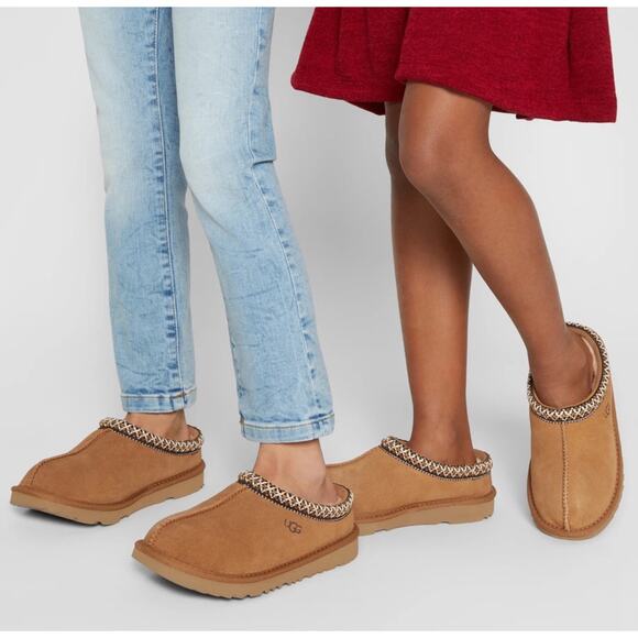 UGG Big Kids Size 2 Tasman Slipper in Chestnut Great Condition - Picture 4 of 12